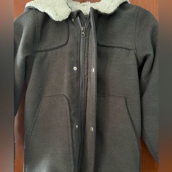 LondonFog Boys warm coat w/ hood Size 8 wrist buttons worn shown in pictures - Picture 12 of 12